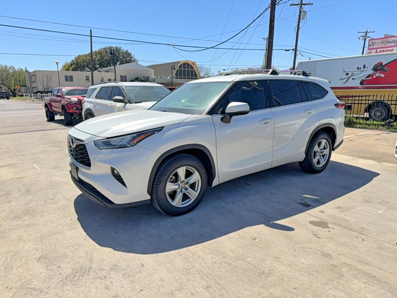 2020 Toyota Highlander Le - Image 2