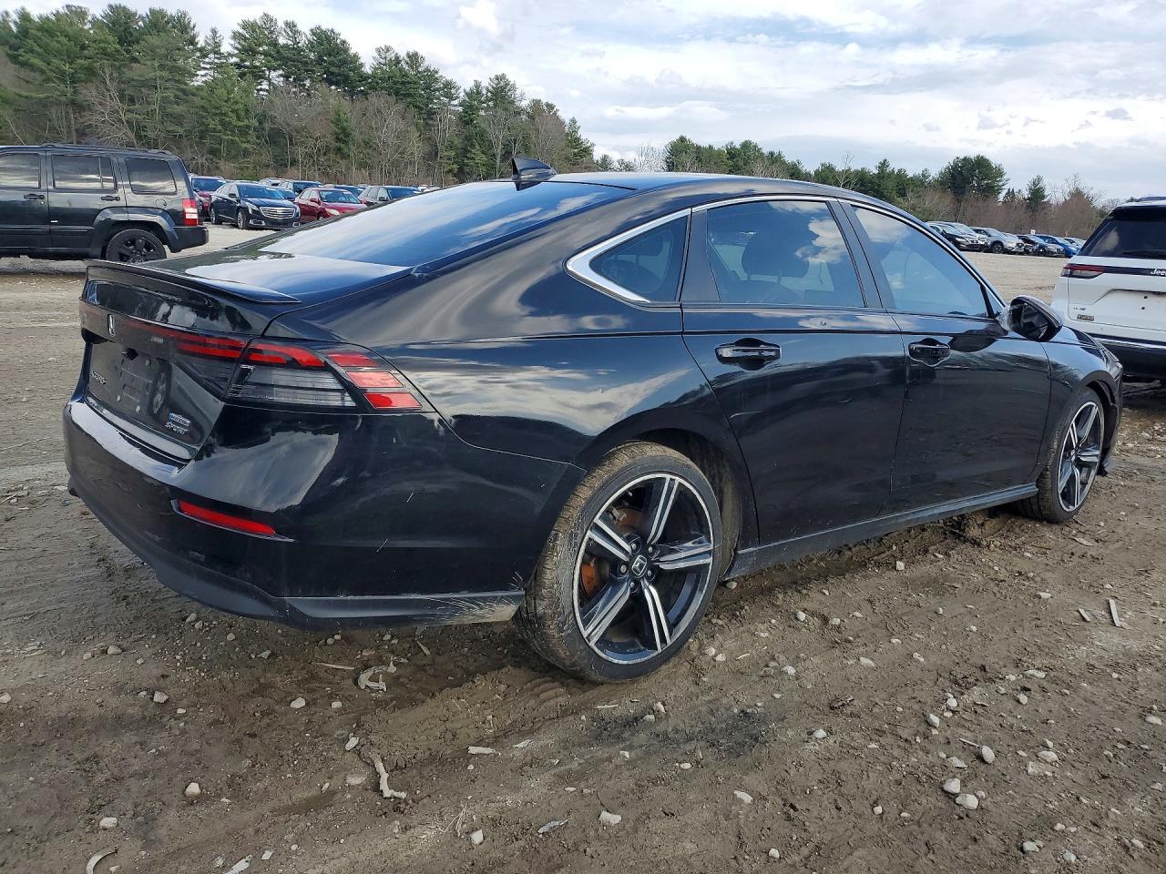 2023 Honda Accord Hybrid Sport - Image 3