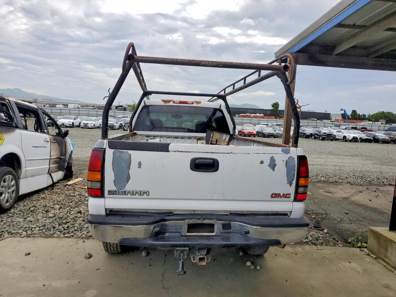 2006 GMC Sierra C2500 Heavy Duty - Фото 6