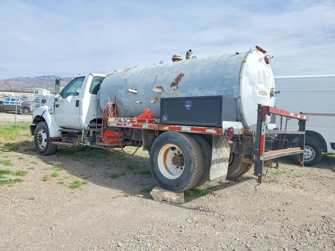 2007 Ford F750 Super Duty Tank Truck - Фото 2