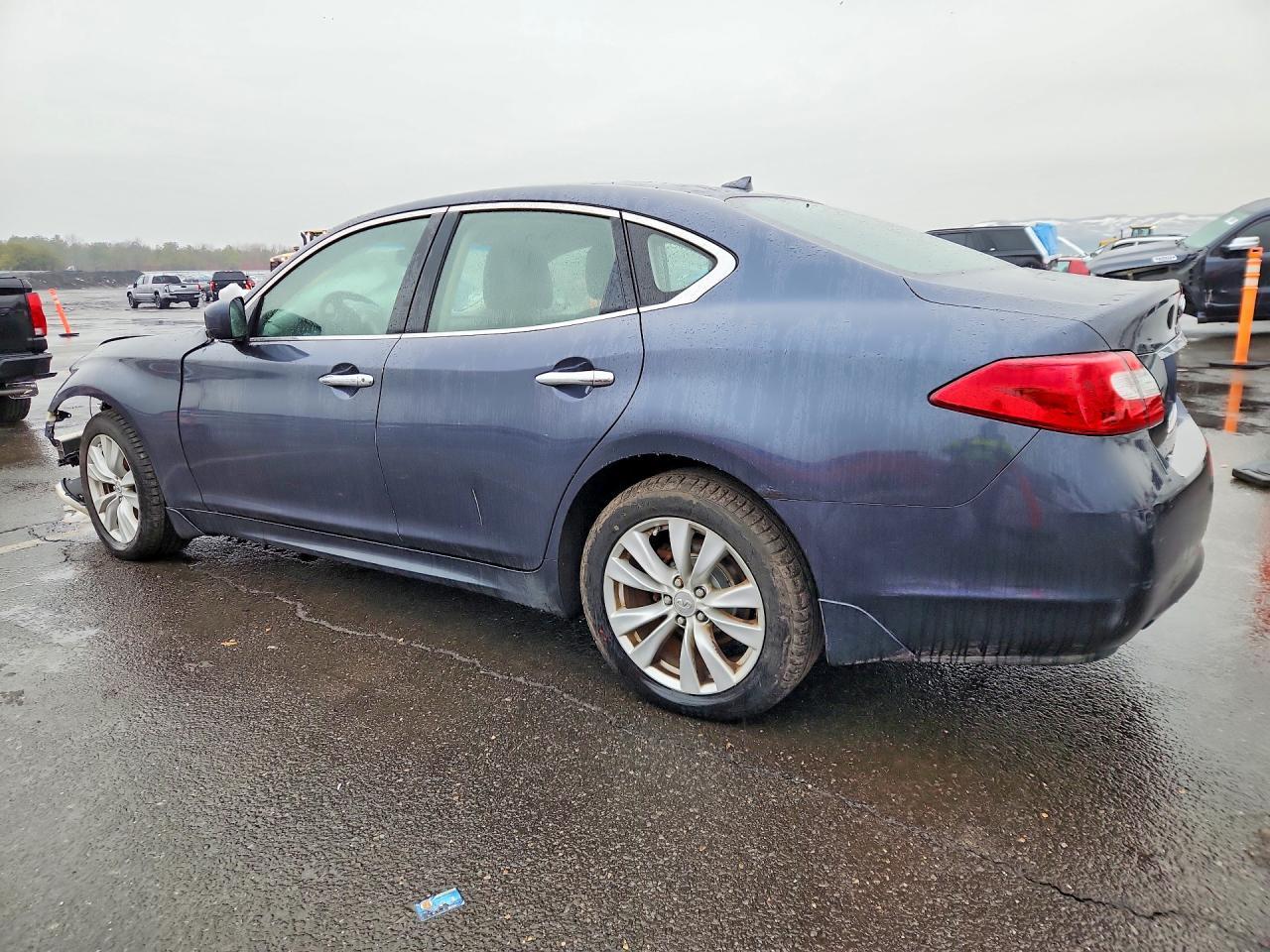 2011 Infiniti M37 X - Image 2