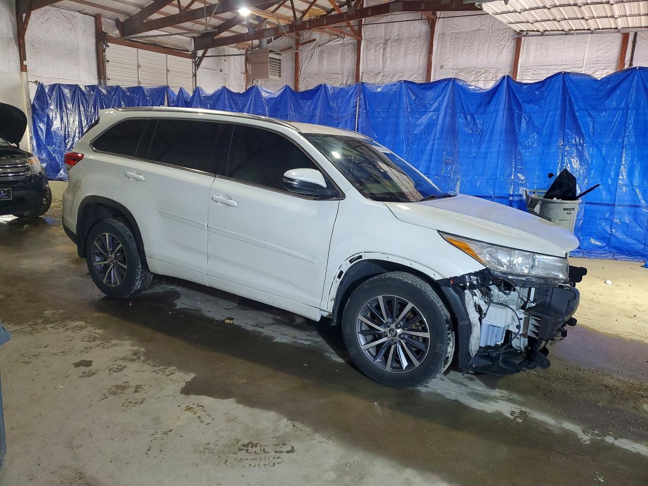 2017 Toyota Highlander Xle - Image 4