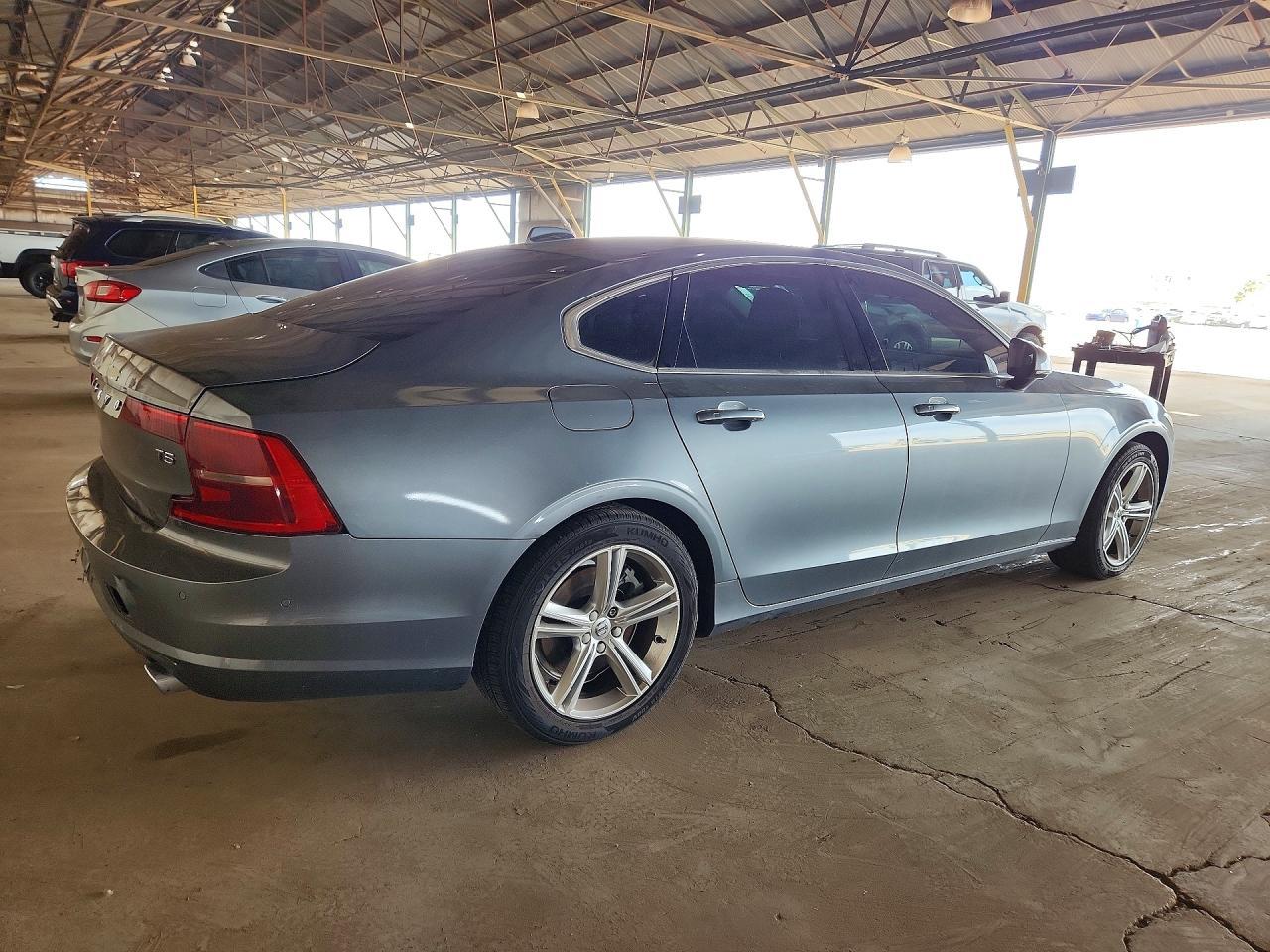 2017 Volvo S90 T5 Momentum - Фото 3