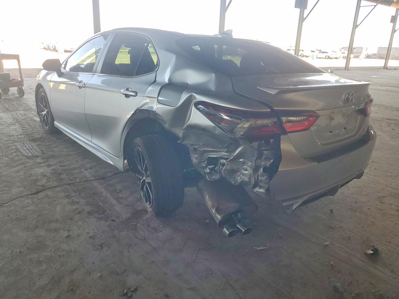 2022 Toyota Camry Hybrid Se - Фото 2