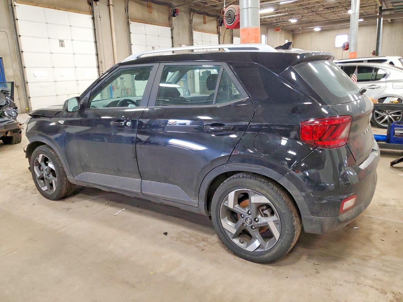 2022 Hyundai Venue Sel - Image 2