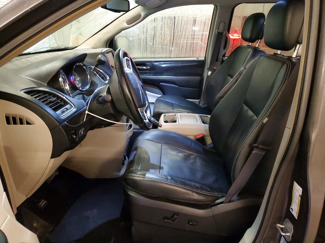 2016 Chrysler Town & Country Touring - Фото 7