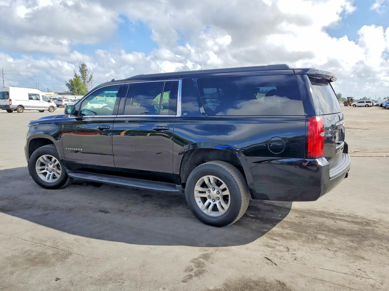 2019 Chevrolet Suburban K1500 Lt - Фото 2