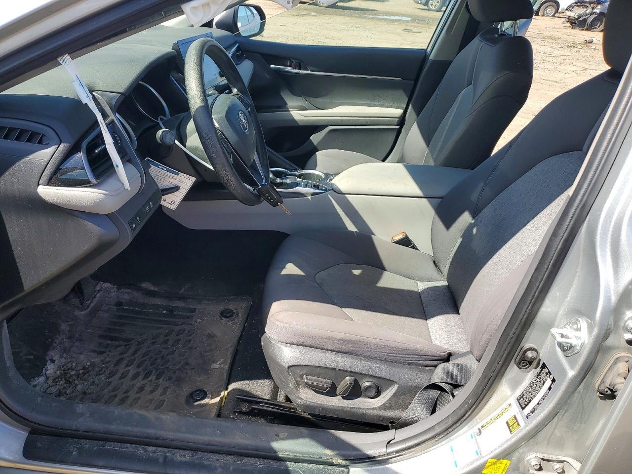 2022 Toyota Camry Le - Image 7