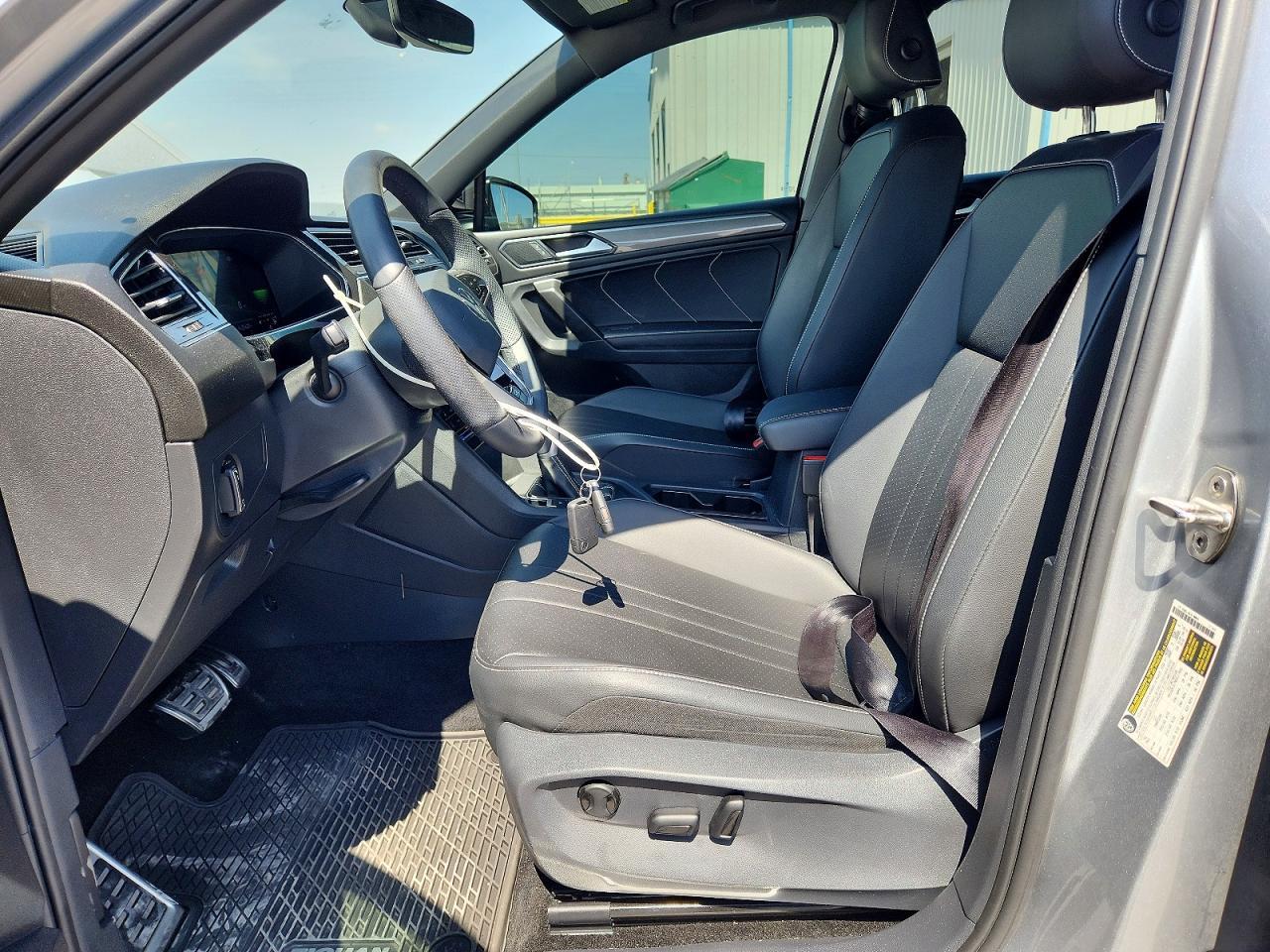 2023 Volkswagen Tiguan Se R-Line Black - Image 7
