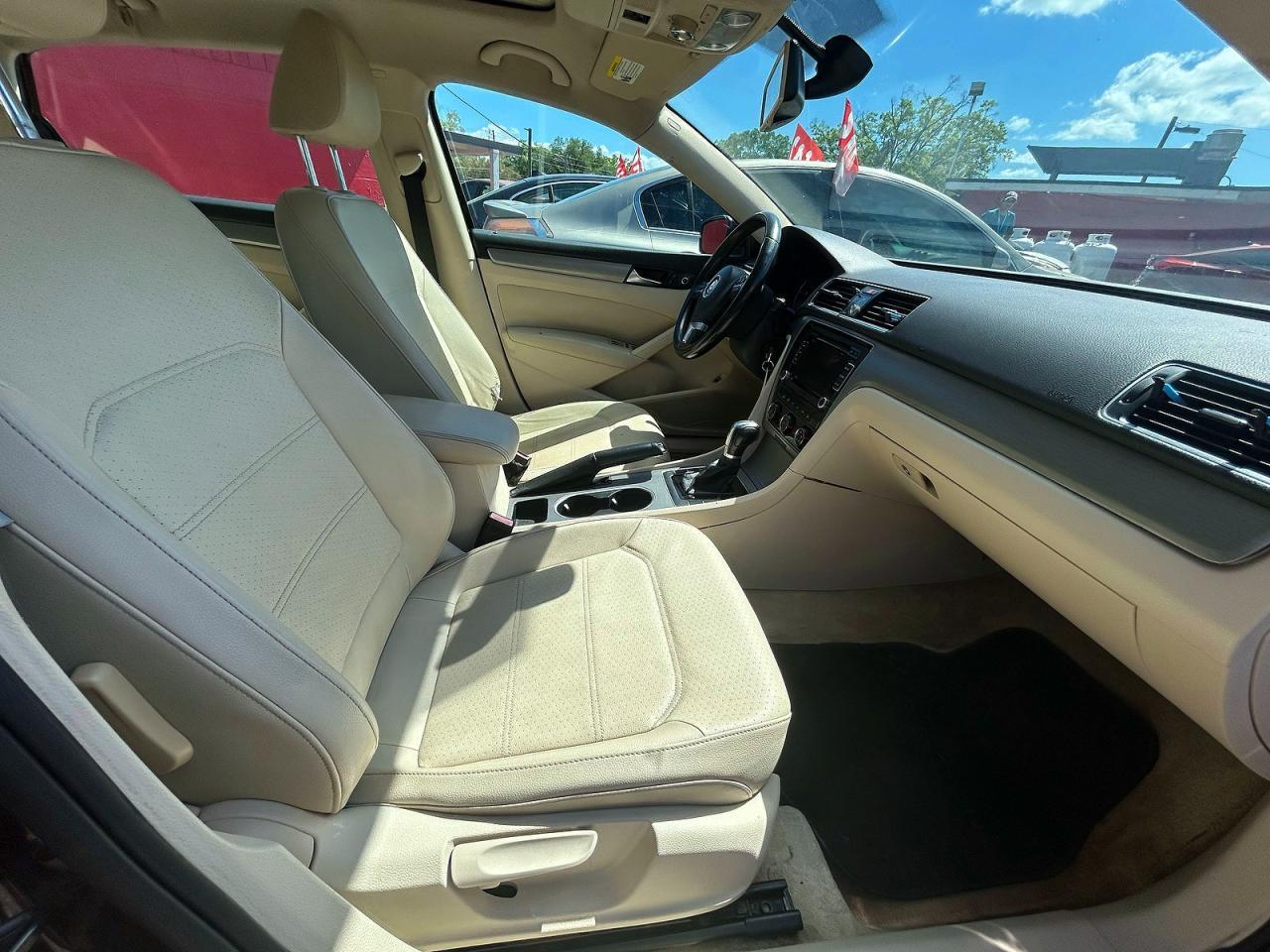 2014 Volkswagen Passat Se - Image 5