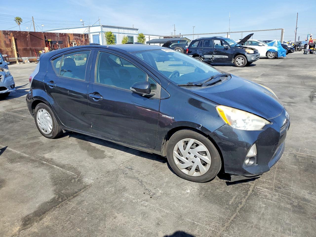2013 Toyota Prius C Three - Image 4