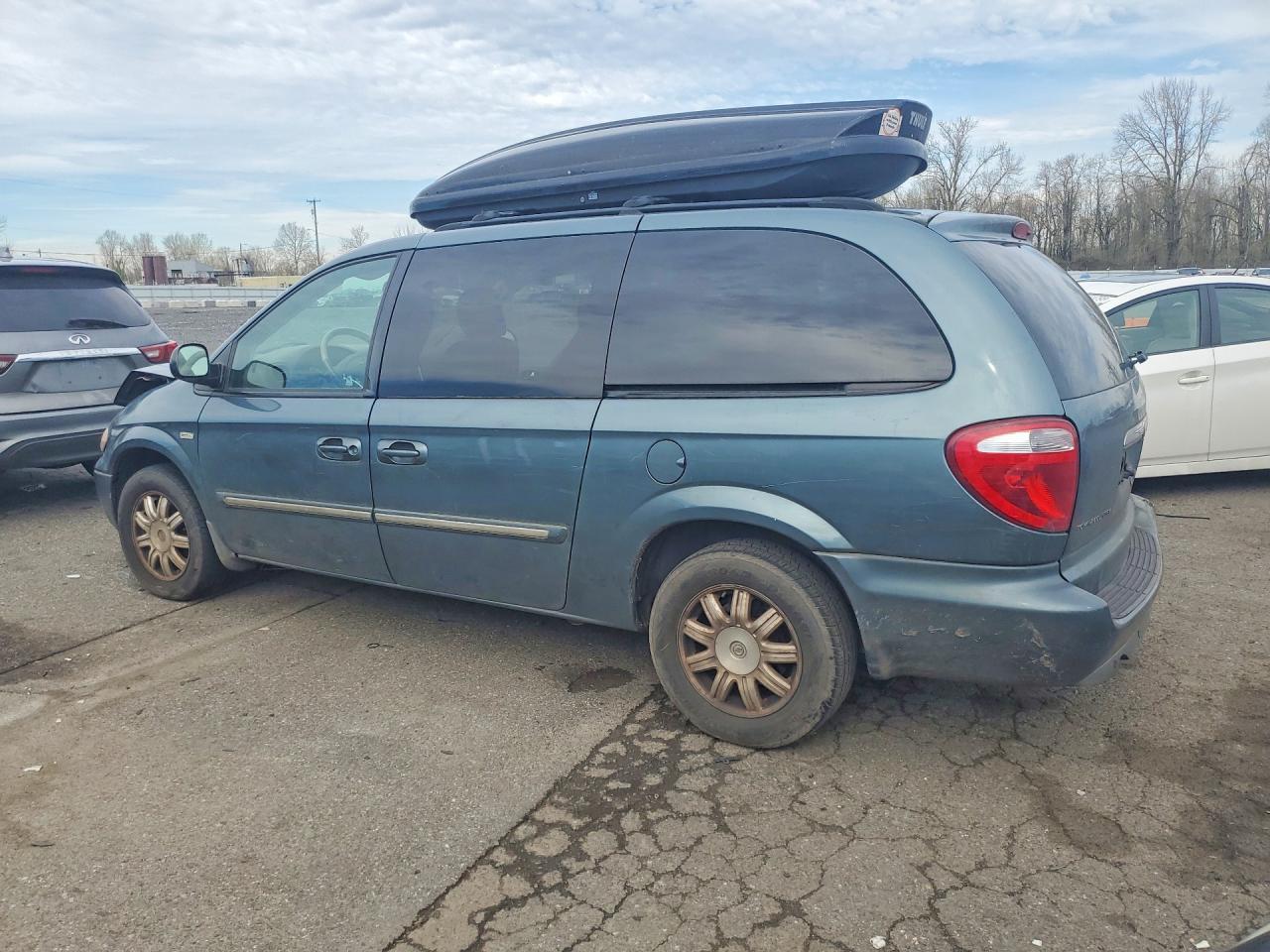 2007 Chrysler Town & Country Touring - Фото 2