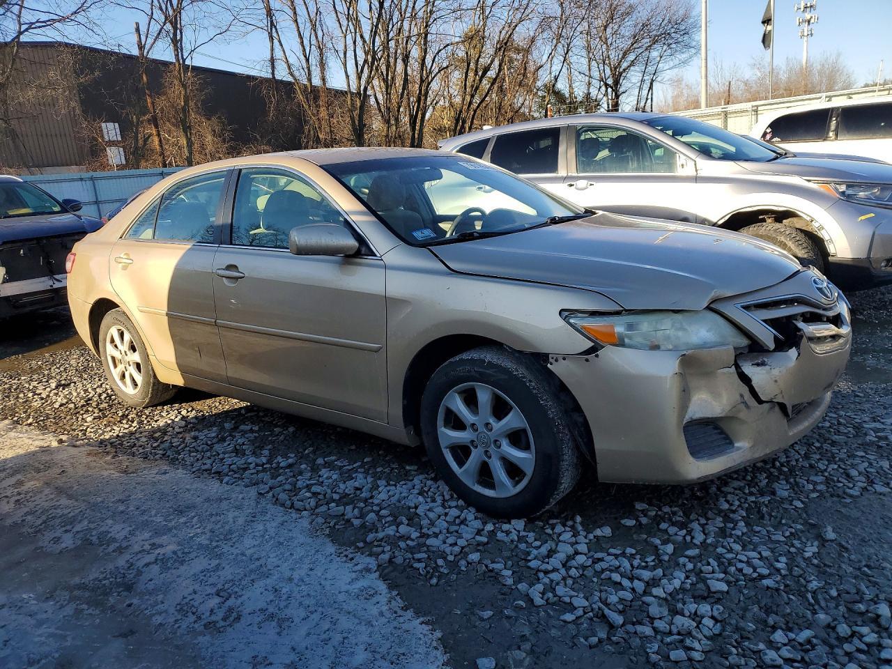 2011 Toyota Camry Le - Image 4