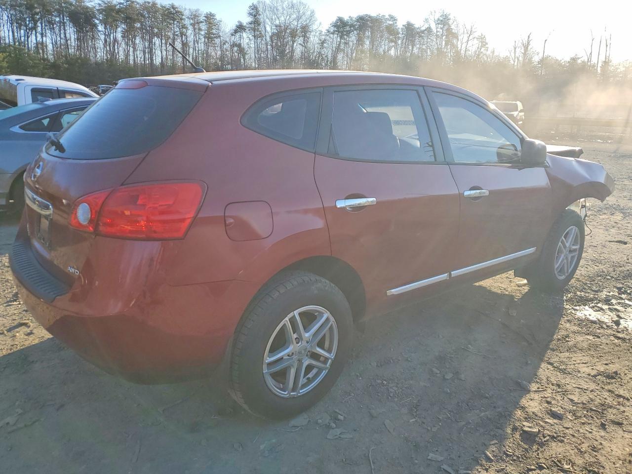 2014 Nissan Rogue Select S - Image 3