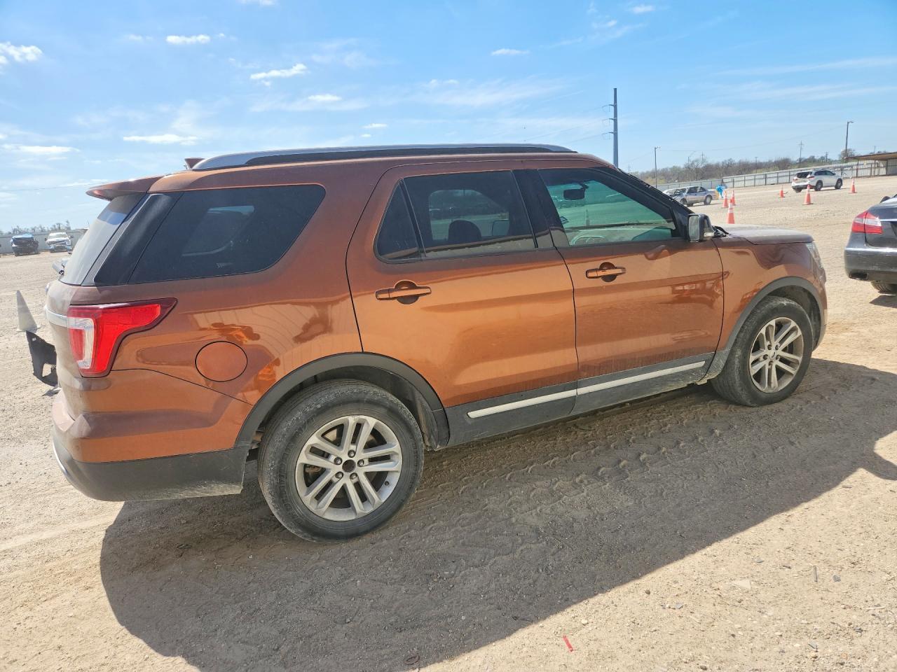 2017 Ford Explorer Xlt - Image 3