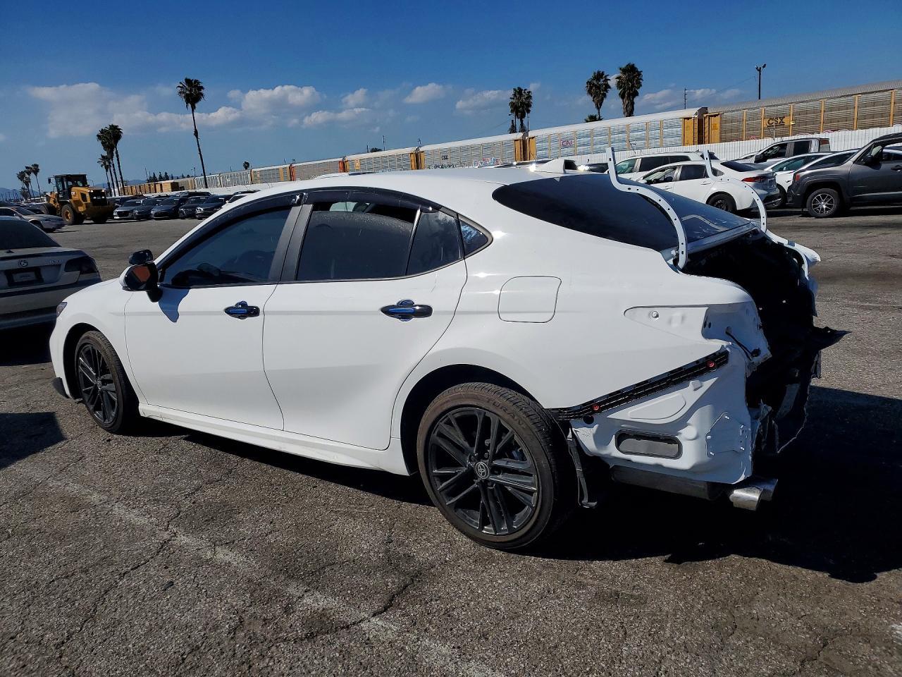 2025 Toyota Camry Se - Фото 2