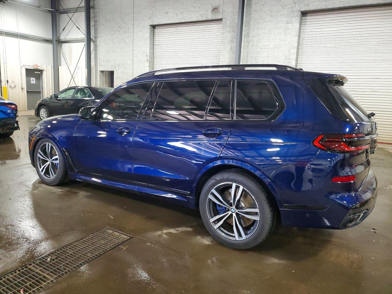 2025 BMW X7 M60I - Фото 2