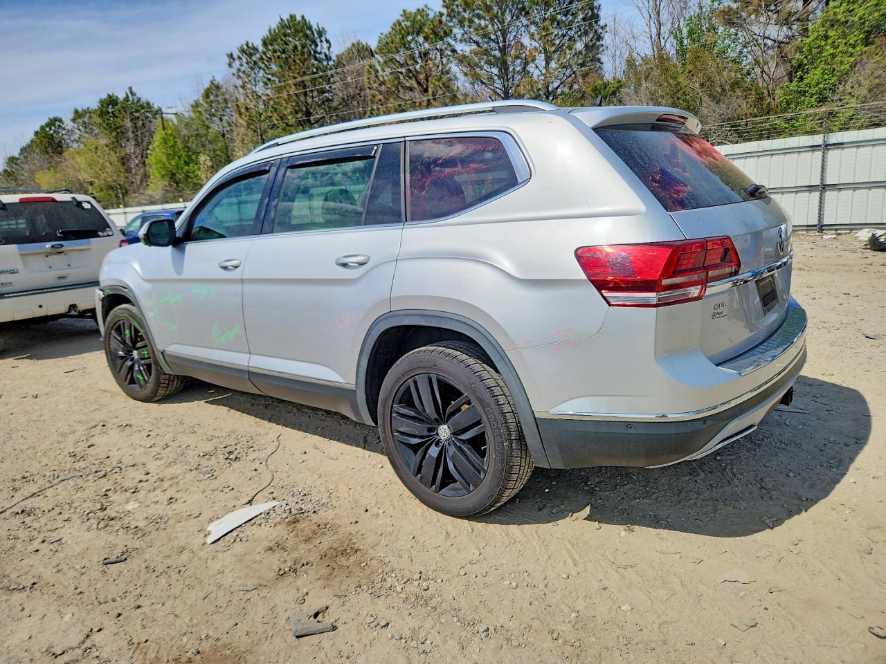 2019 Volkswagen Atlas Sel Premium - Фото 2