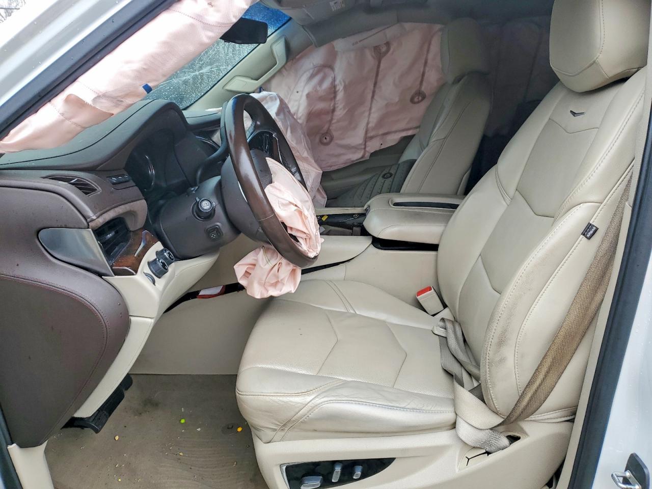 2017 Cadillac Escalade Luxury - Image 7