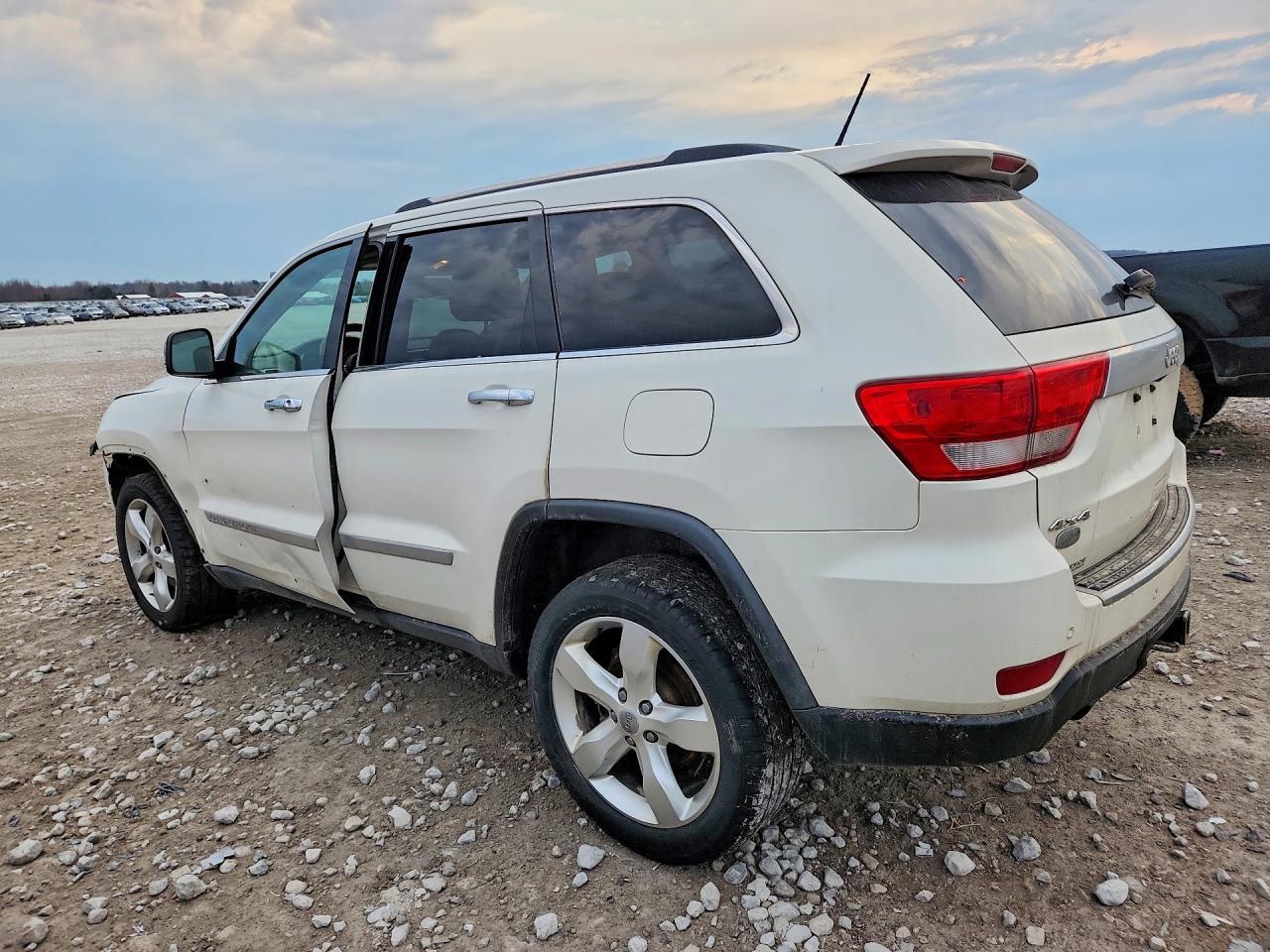 2012 Jeep Grand Cherokee Overland - Image 2