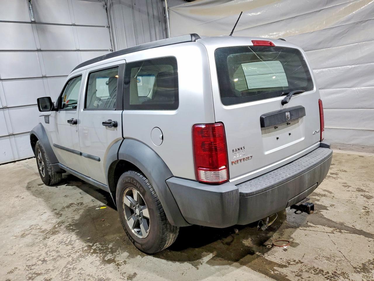 2008 Dodge Nitro Sxt - Image 2