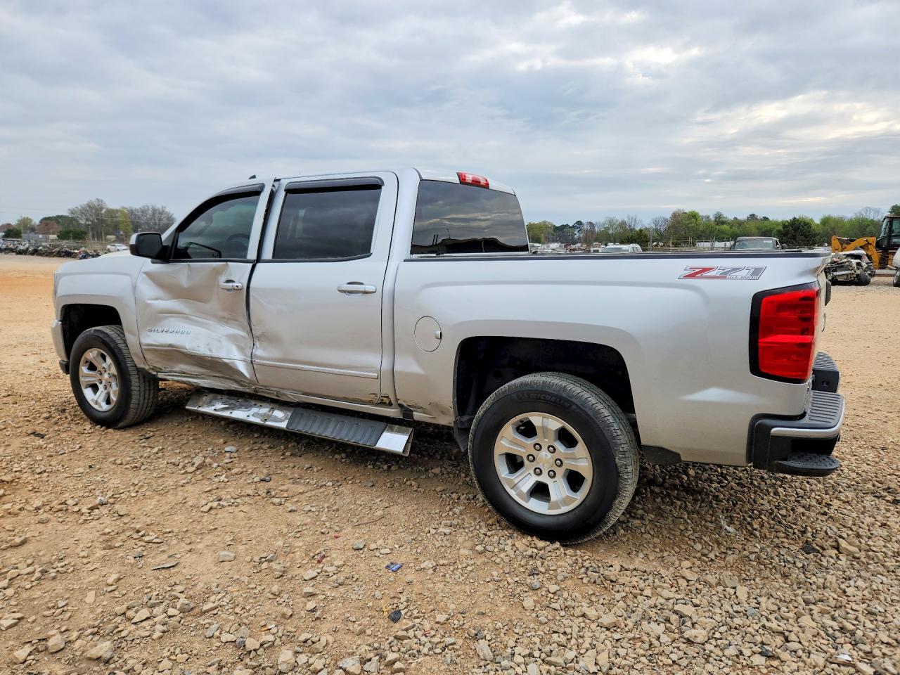 2017 Chevrolet Silverado K1500 Lt - Image 2