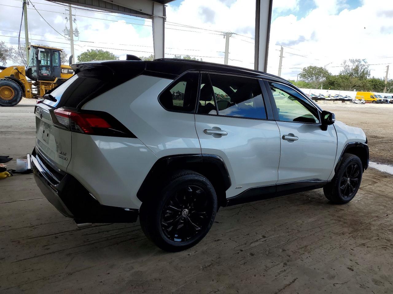 2024 Toyota Rav4 Hybrid Xse - Image 3