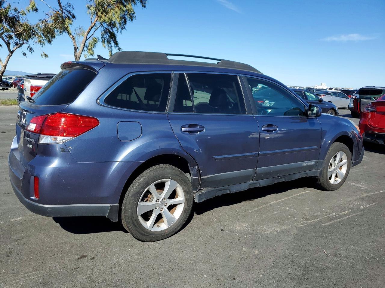 2013 Subaru Outback 2.5I Limited - Image 3