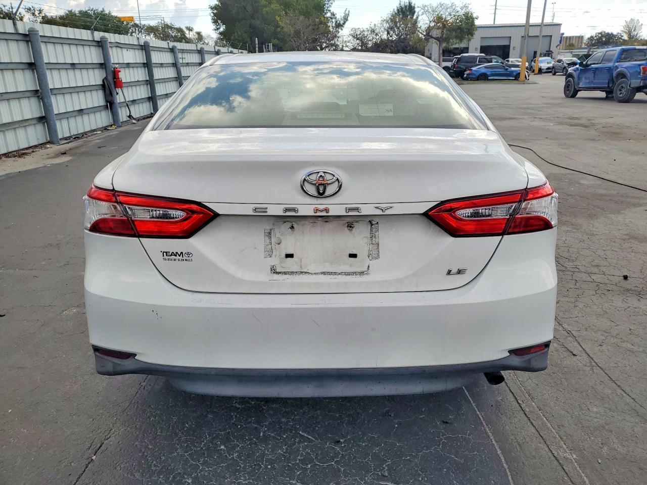 2018 Toyota Camry Le - Фото 6