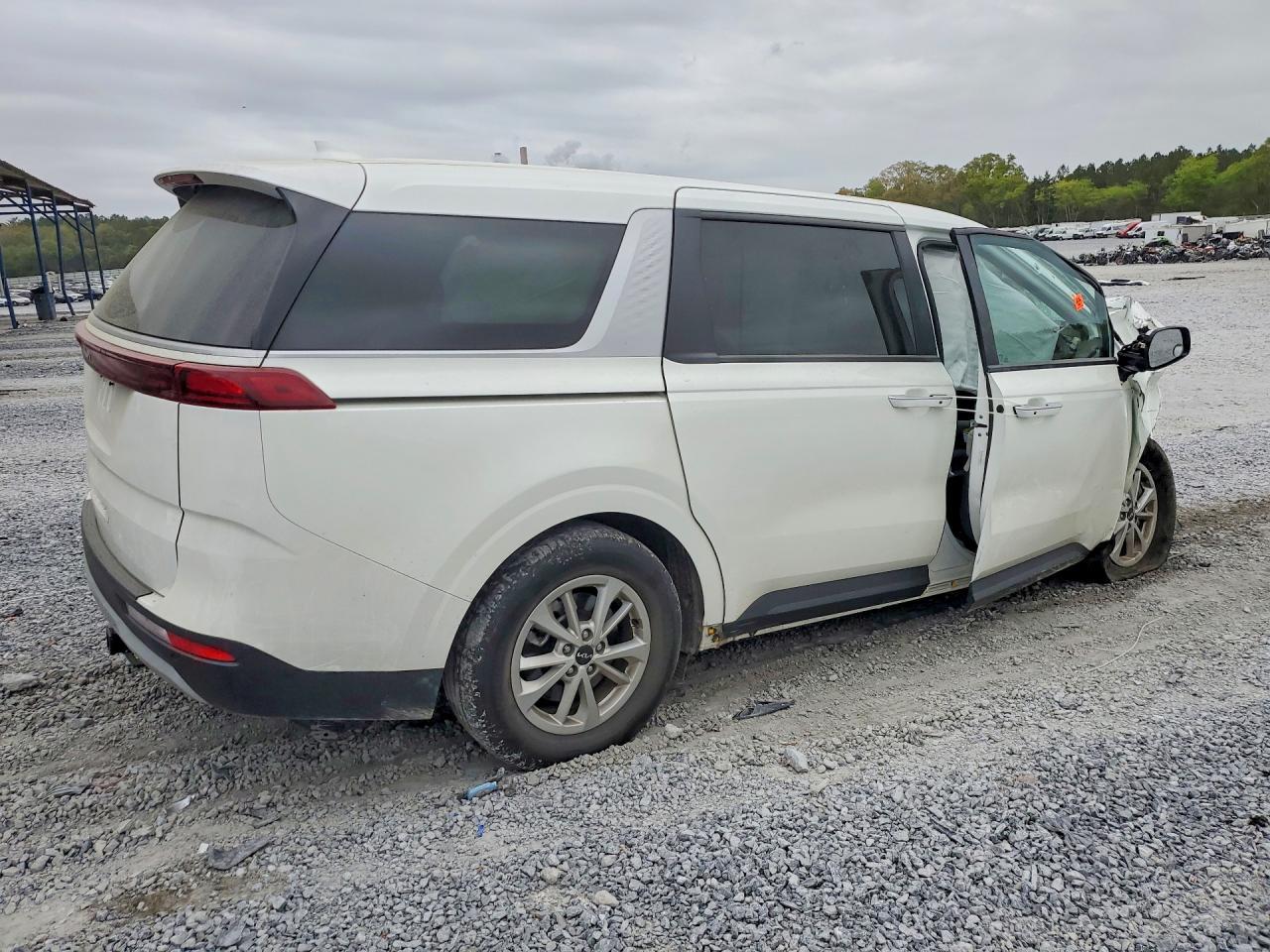 2022 Kia Carnival Lx - Image 3