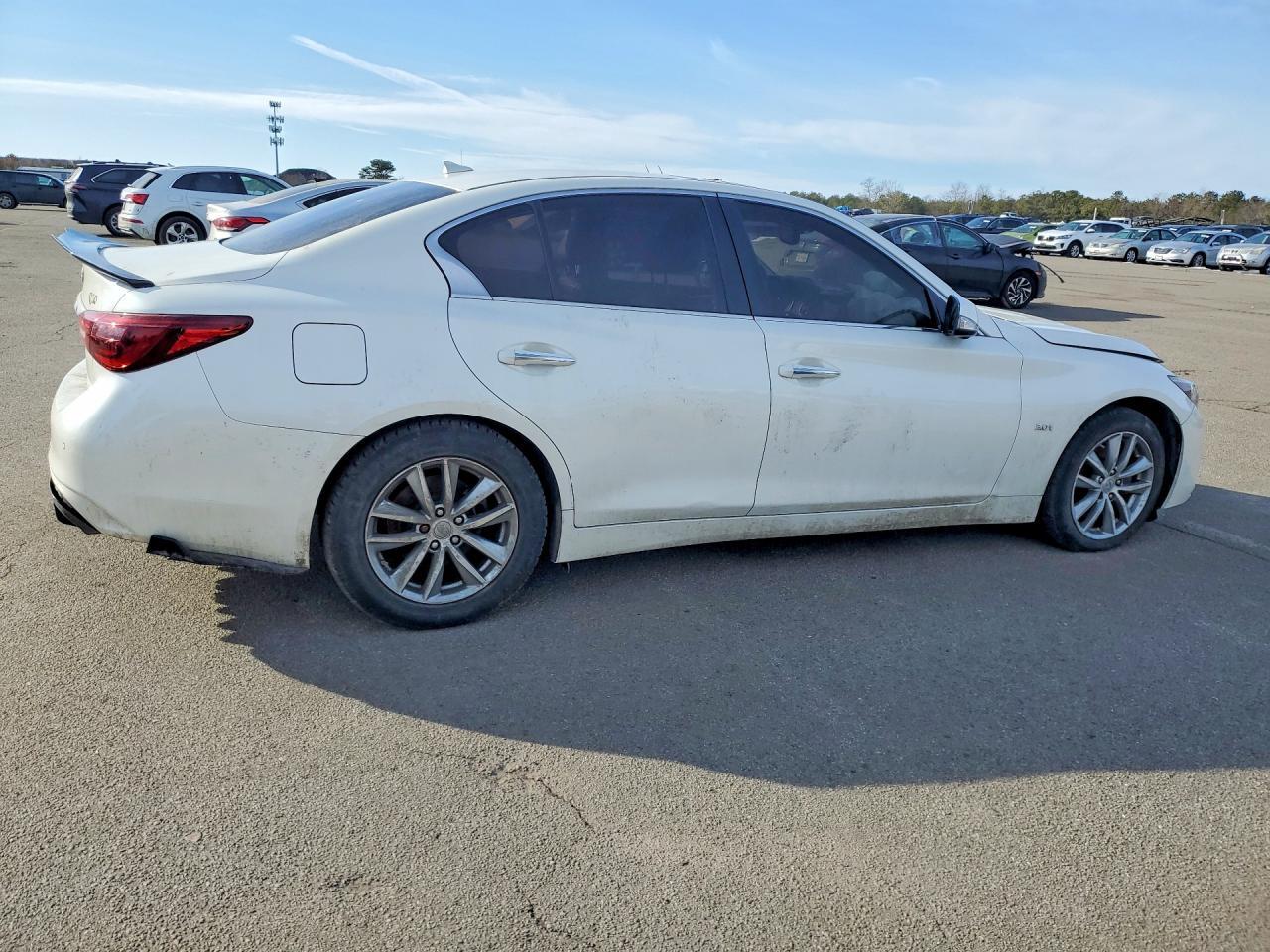 2018 Infiniti Q50 3.0T Luxe - Фото 3