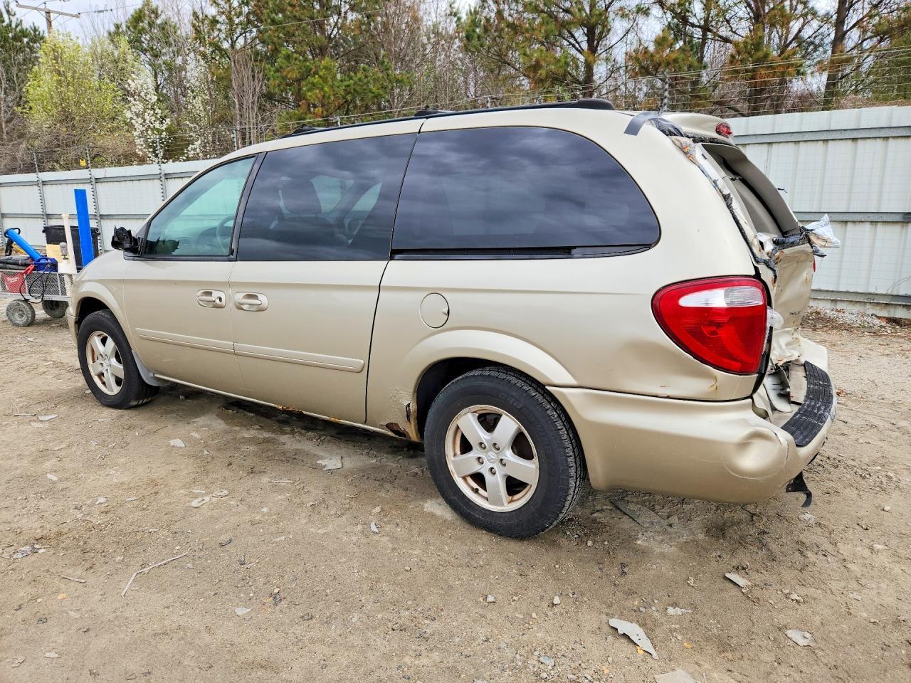 2005 Dodge Grand Caravan Sxt - Image 2