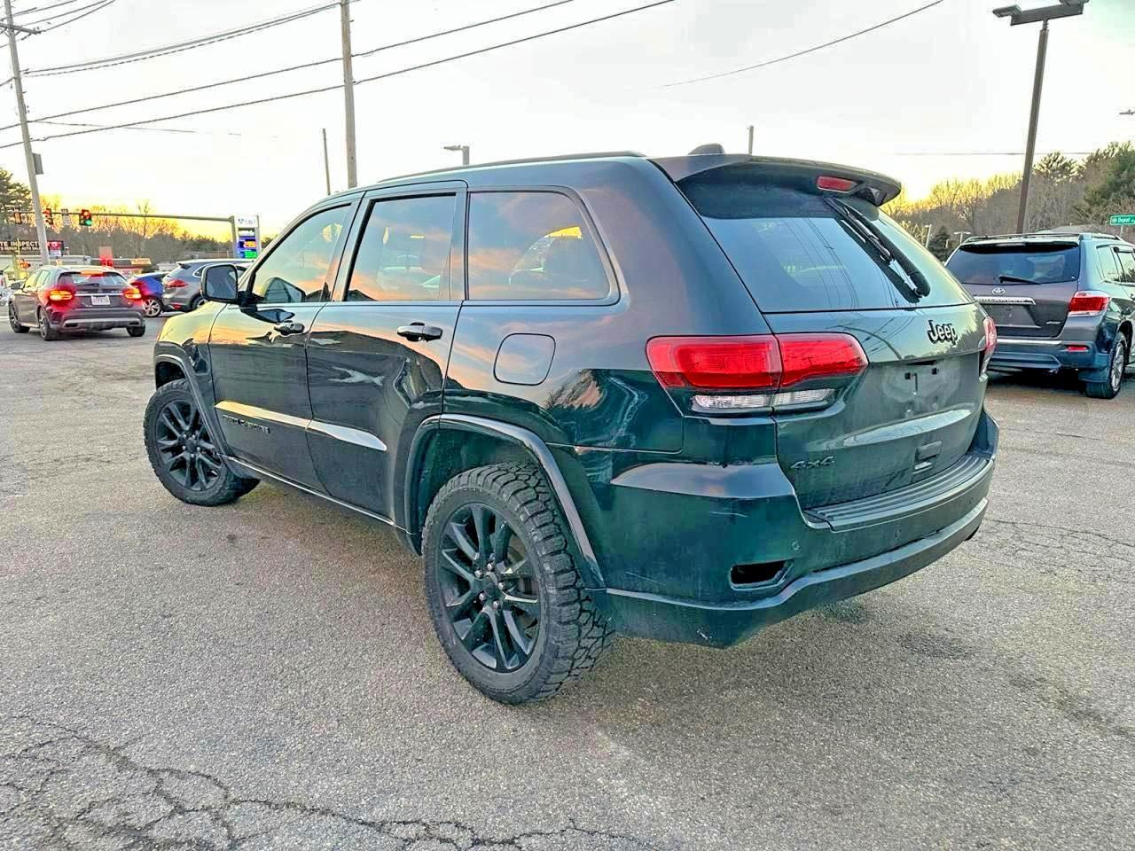 2021 Jeep Grand Cherokee Laredo - Фото 3