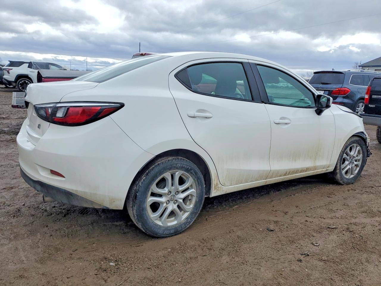 2016 Scion Ia Base - Фото 3
