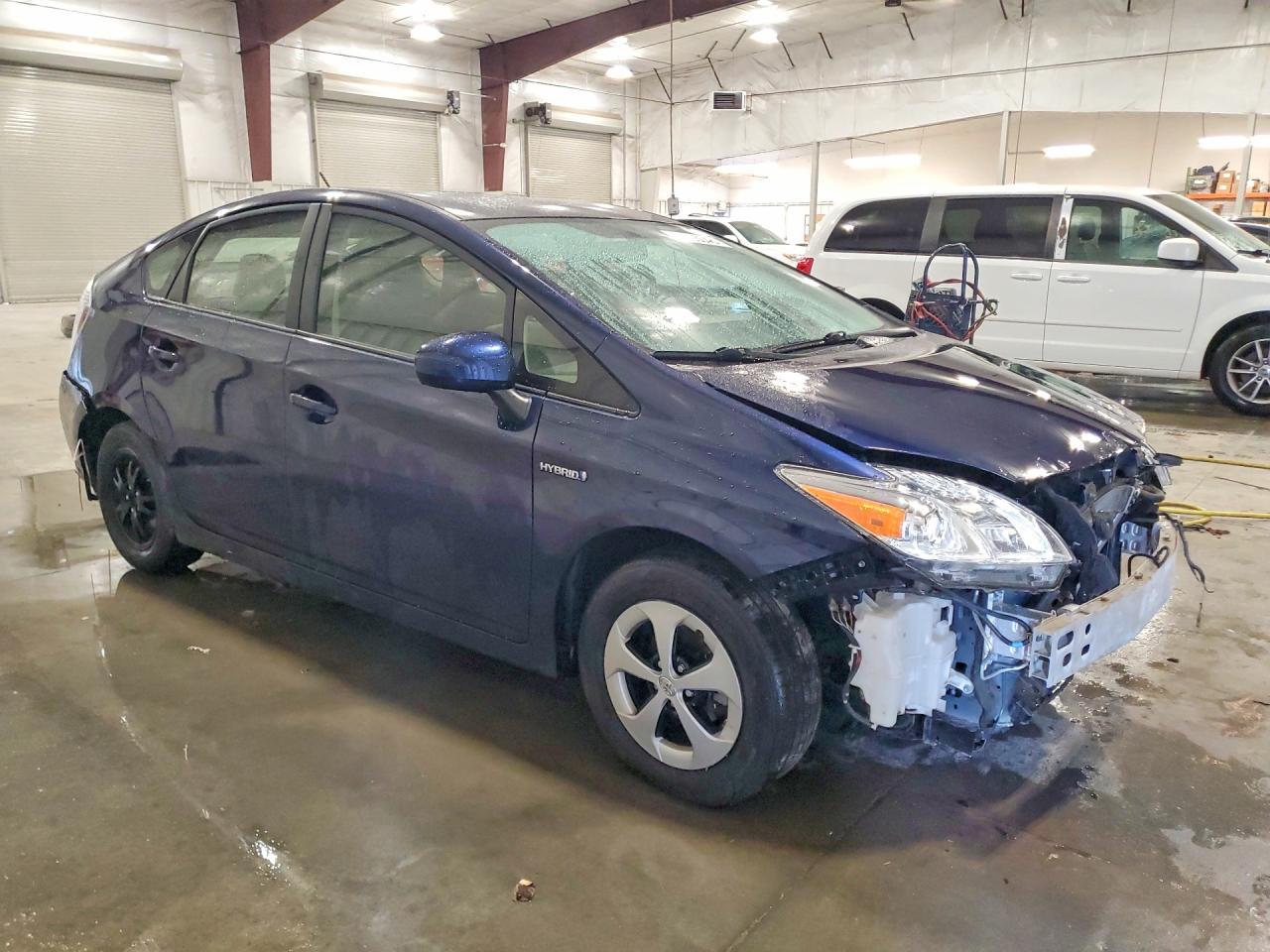 2013 Toyota Prius Two - Фото 4