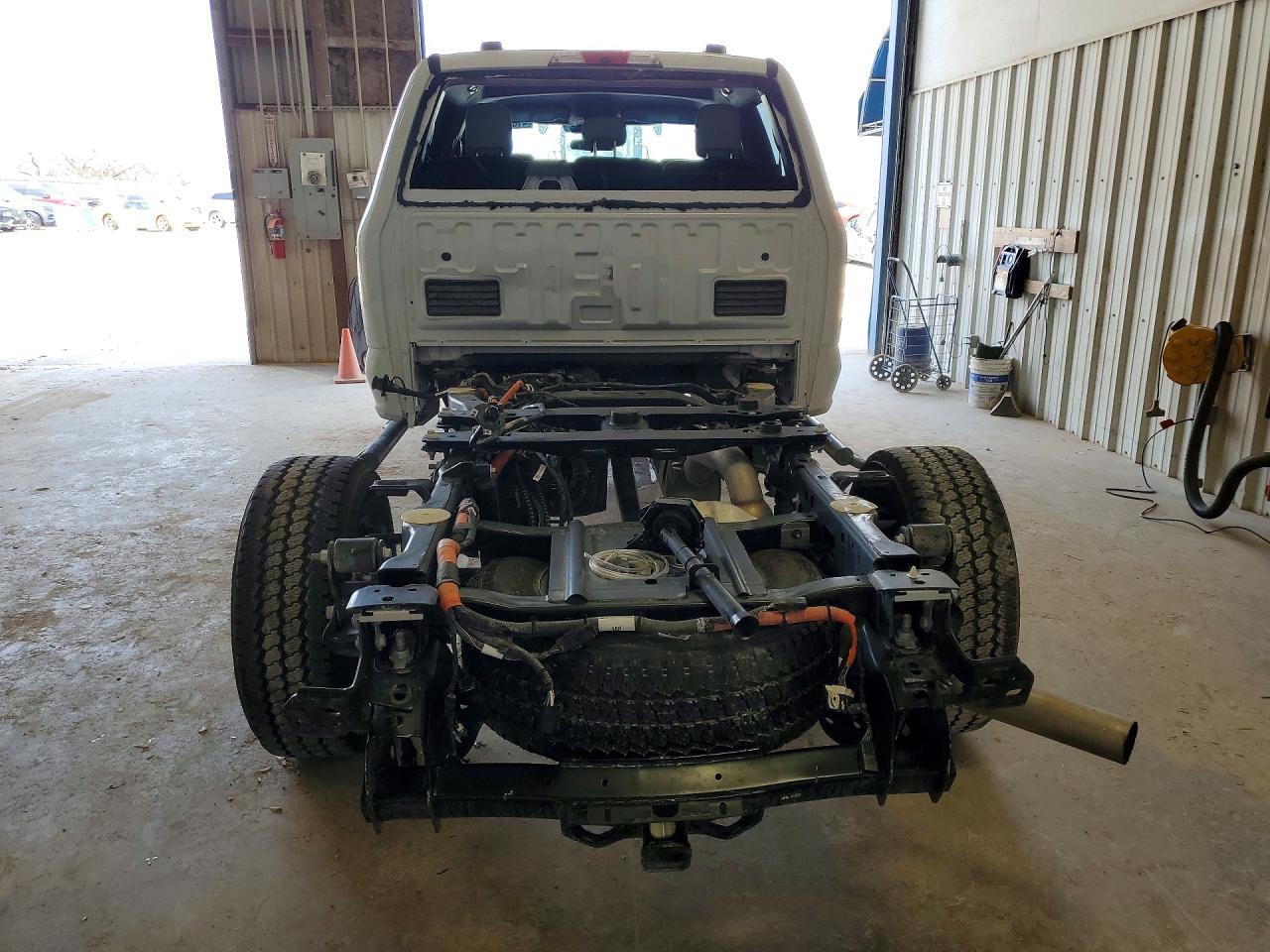 2025 Ford F250 Super Duty - Фото 6