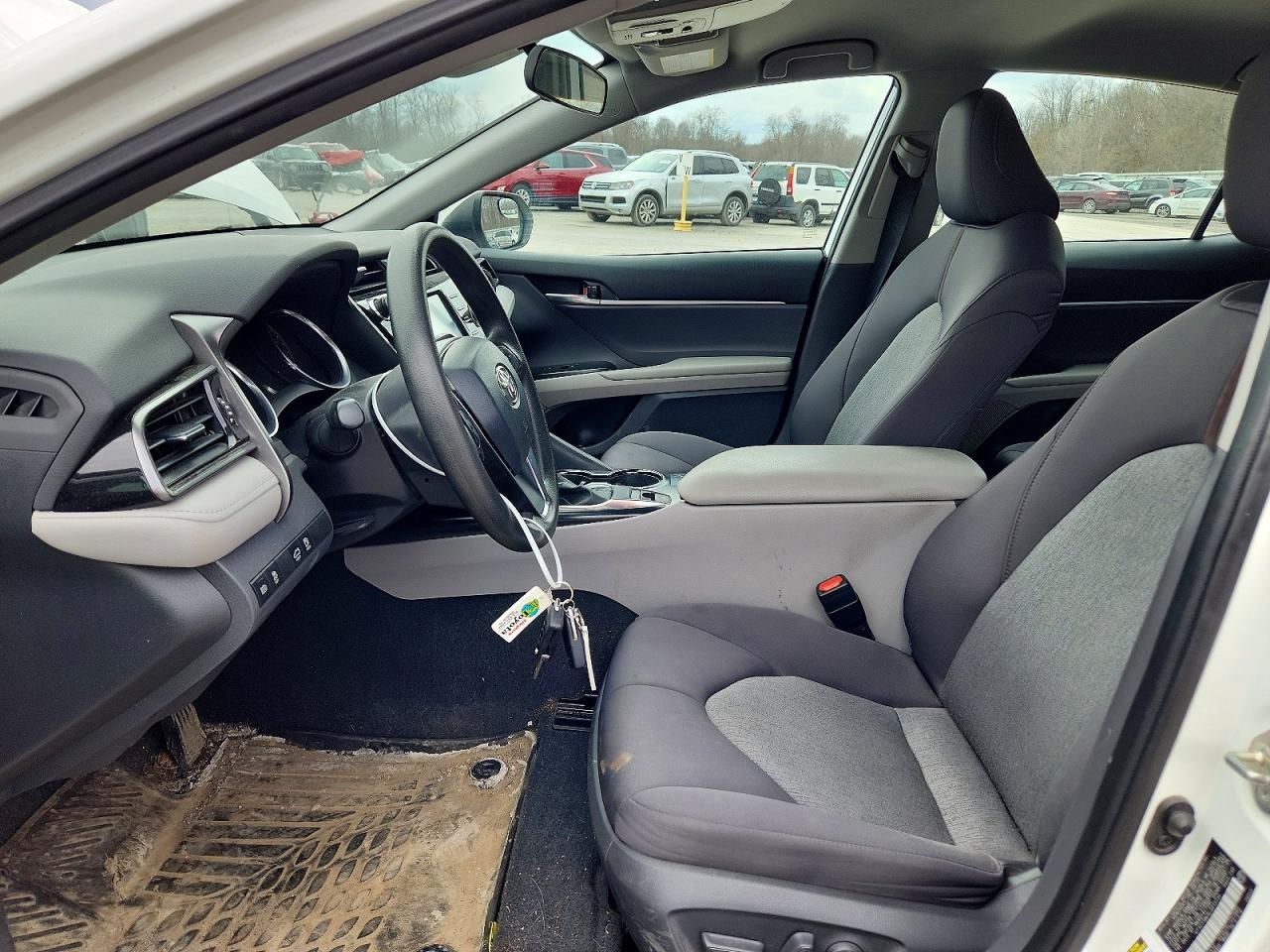 2020 Toyota Camry Le - Фото 7