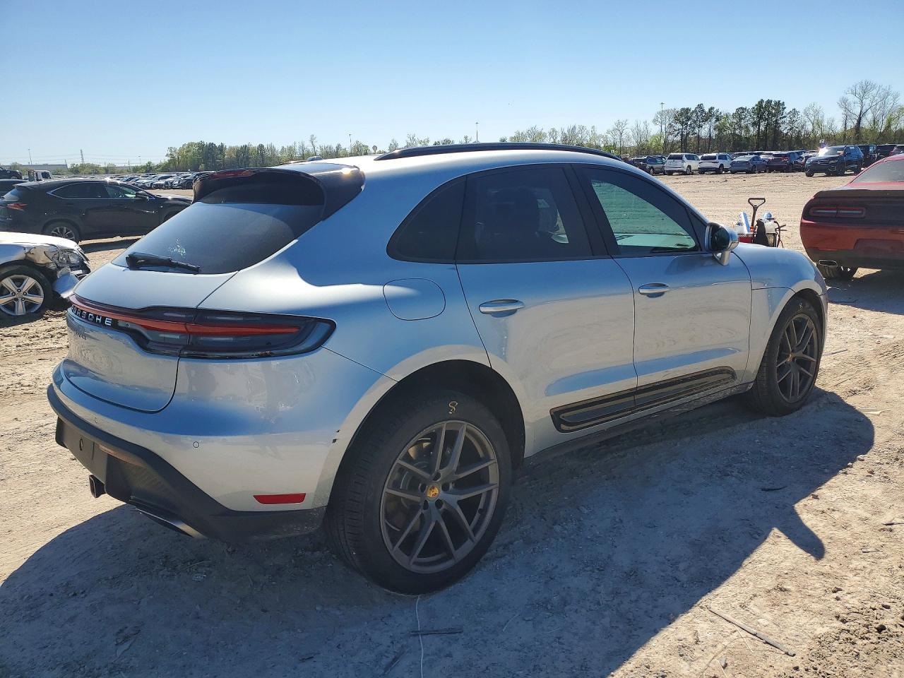 2025 Porsche Macan Base - Image 3