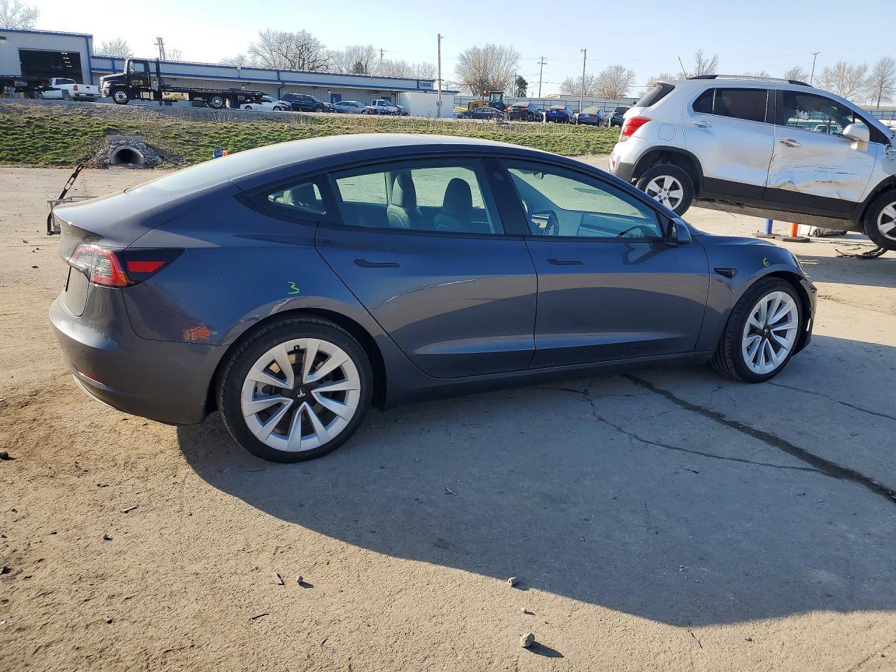 2023 Tesla Model 3 - Фото 3