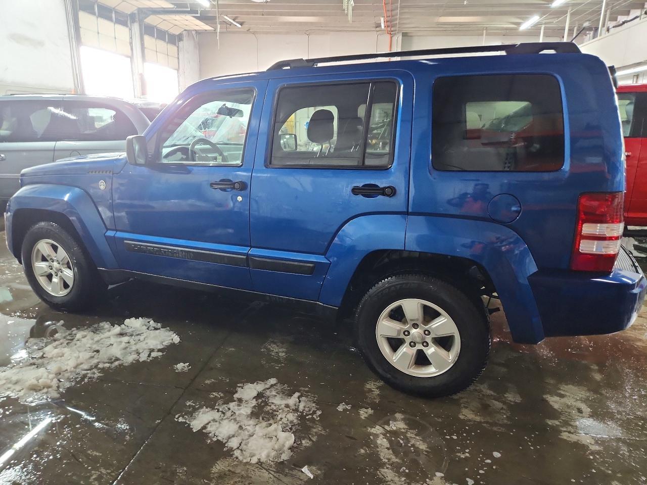 2010 Jeep Liberty Sport - Фото 2