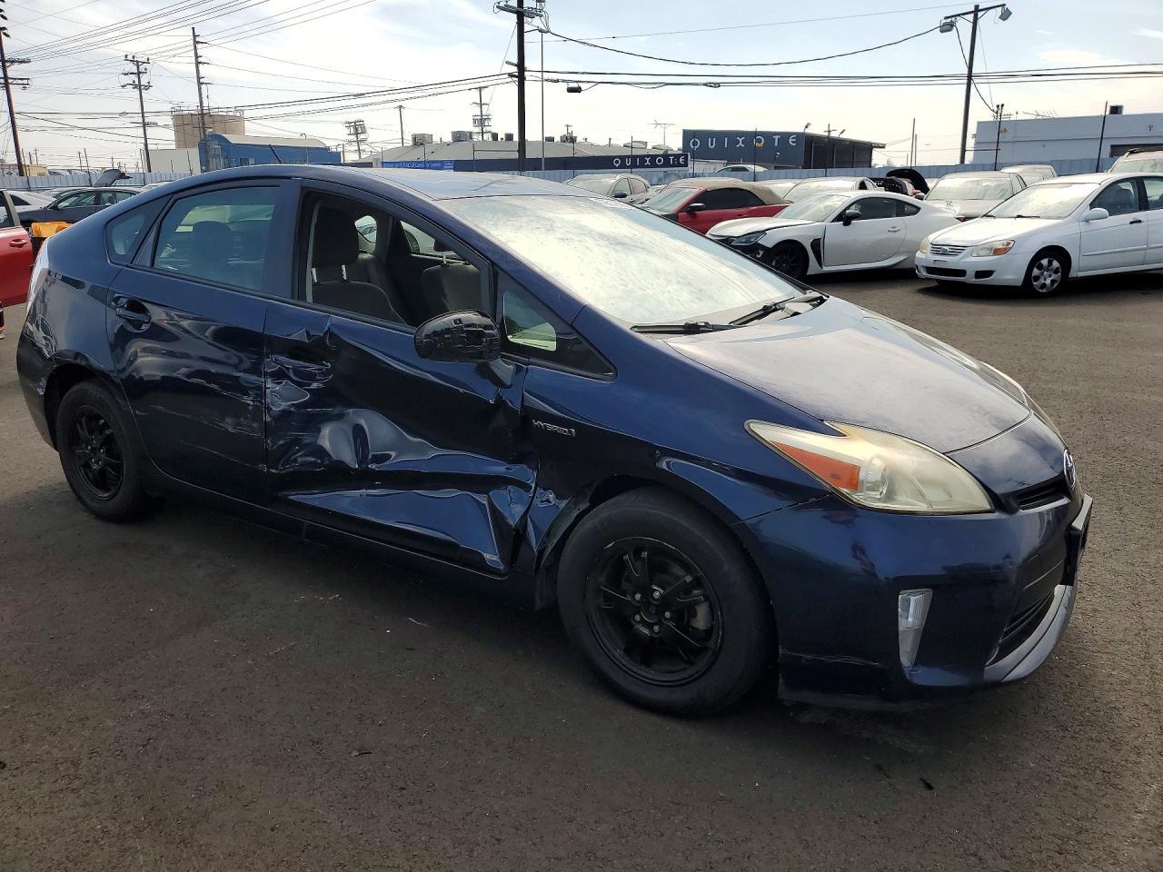2015 Toyota Prius Two - Фото 4