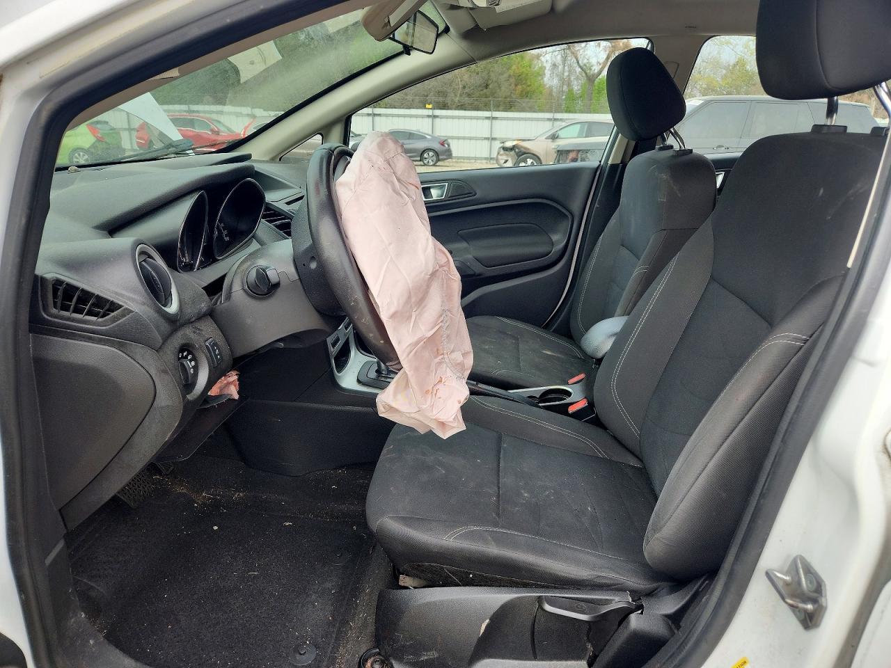 2016 Ford Fiesta Se - Фото 7