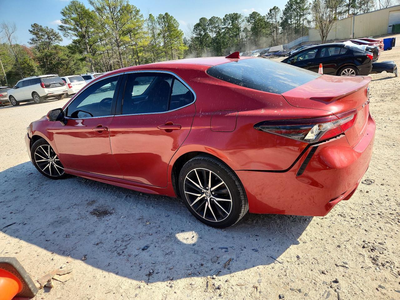 2021 Toyota Camry Se - Фото 2