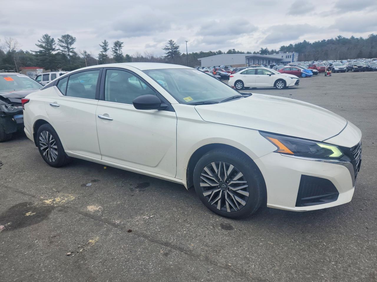 2024 Nissan Altima 2.5 Sv - Image 4
