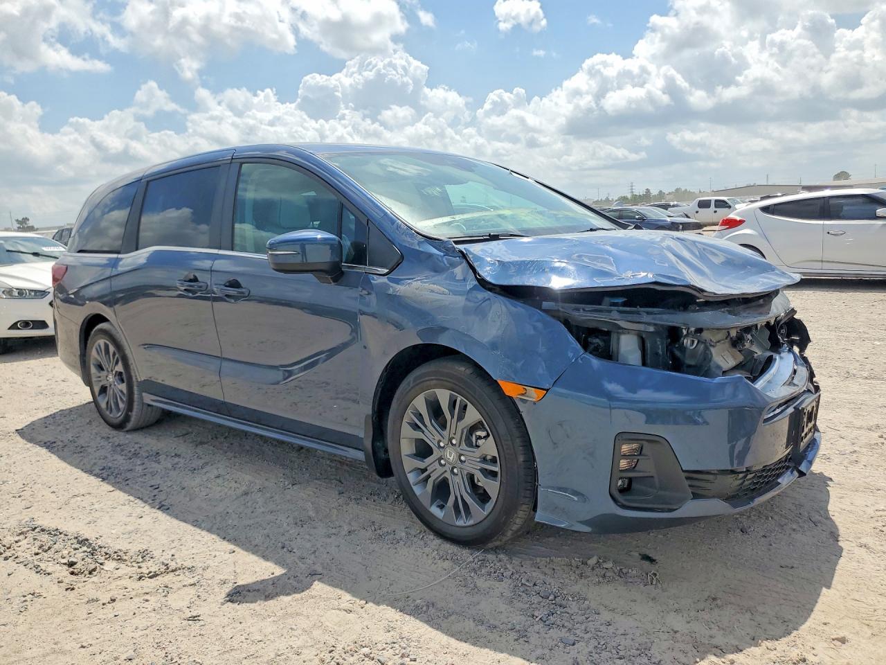 2026 Honda Odyssey Touring - Image 4