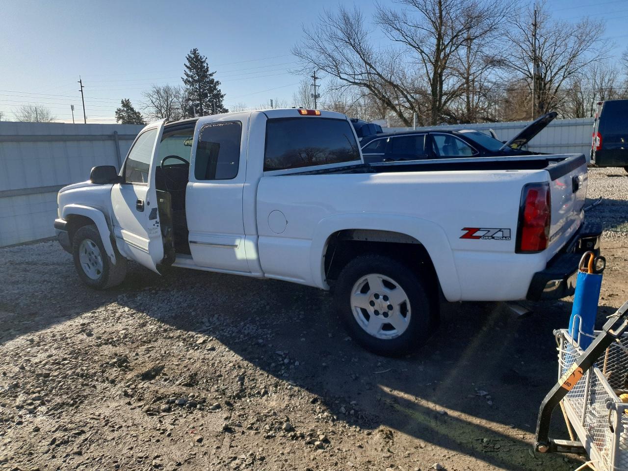 2004 Chevrolet Silverado K1500 - Image 2