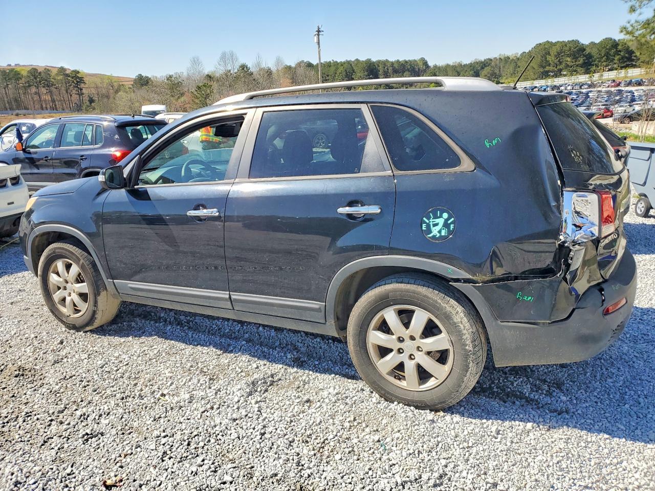 2011 Kia Sorento Lx - Image 2