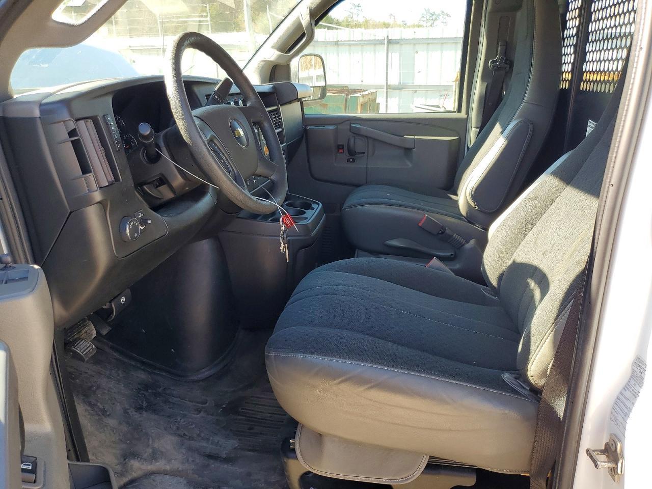 2022 Chevrolet Express 2500 Cargo Utility / Service Van - Фото 7