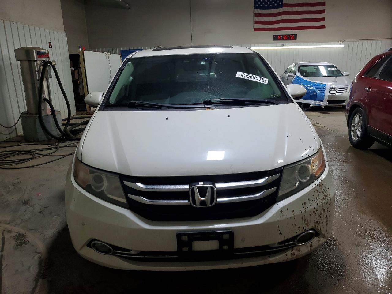 2014 Honda Odyssey Touring/Touring Elite - Image 5