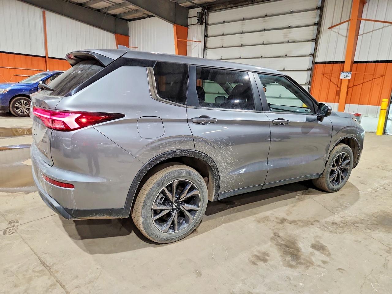 2024 Mitsubishi Outlander Es - Image 3